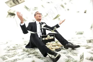 美金系列 - 抛开整箱美金的开心男子