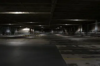 城市地下停车场摄影