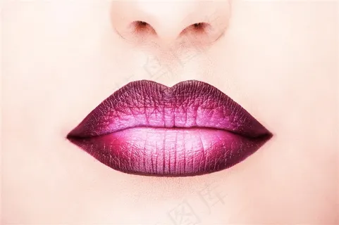 渐变色口红美女 渐变色口红美女