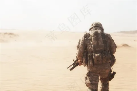 沙漠中的军人士兵图片 沙漠中的军人士兵图片