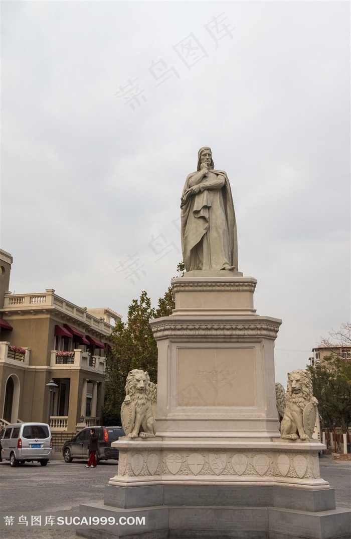 天津意式风情区街头欧式人物雕塑景观