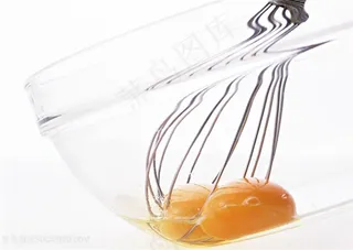 搅拌鸡蛋黄高清图