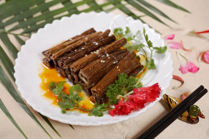  竹海黑尾笋