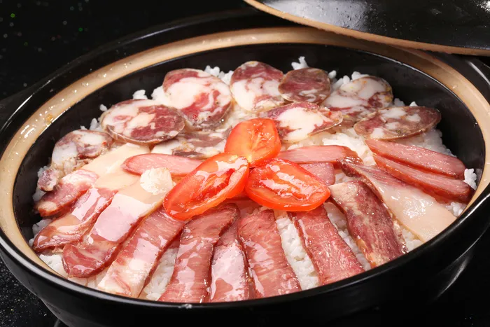 腊味煲仔饭 (1)
