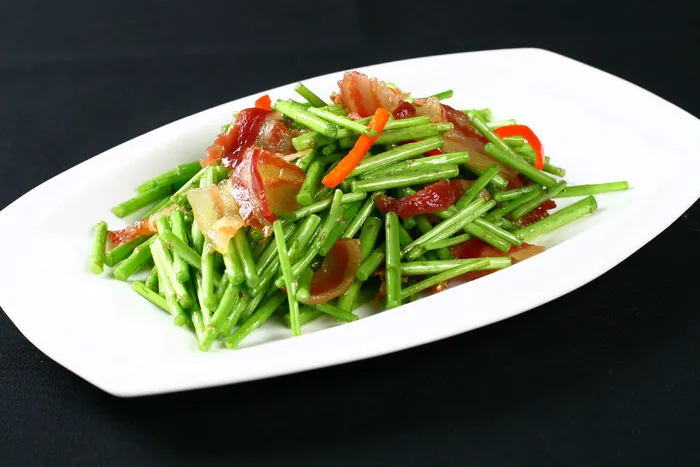 芦蒿炒腊肉 