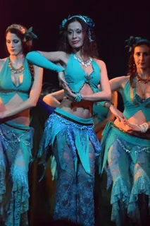 夕阳红舞蹈团美女图片