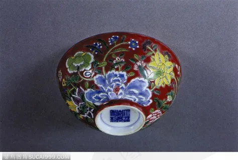 传统瓷器-红色花纹的碗