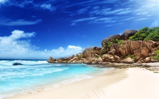 清澈的海水与沙滩 清澈的海水与沙滩