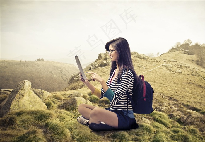 美女登山图片
