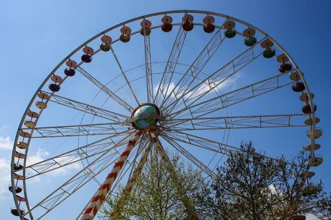 户外大型摩天轮图片 户外大型摩天轮图片