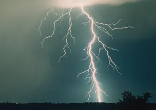 夜色中的雷电图片