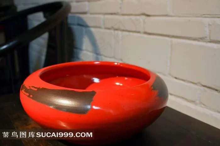 中国红釉彩瓷盆艺术品
