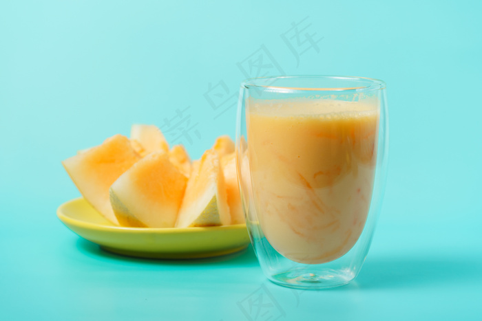 清爽夏季果汁饮品摄影照片