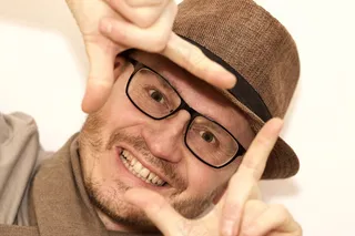 拍照手势帅哥图片