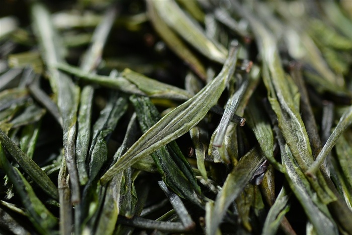 深绿色竹叶青茶叶图片
