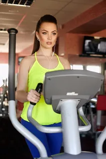 健身房健身美女图片 健身房健身美女图片