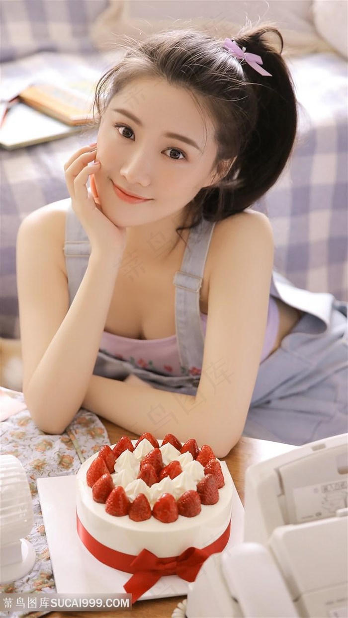*高清吃蛋糕的美女图片