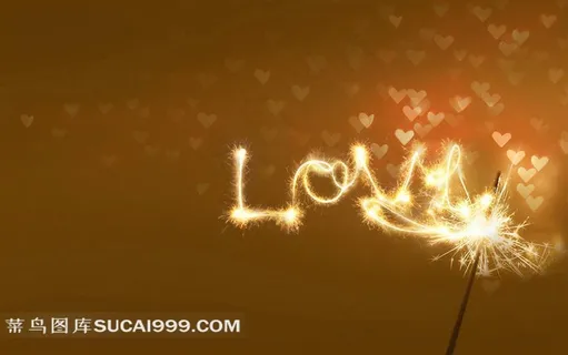 烟花组成的LOVE字体心形背景 烟花组成的LOVE字体心形背景