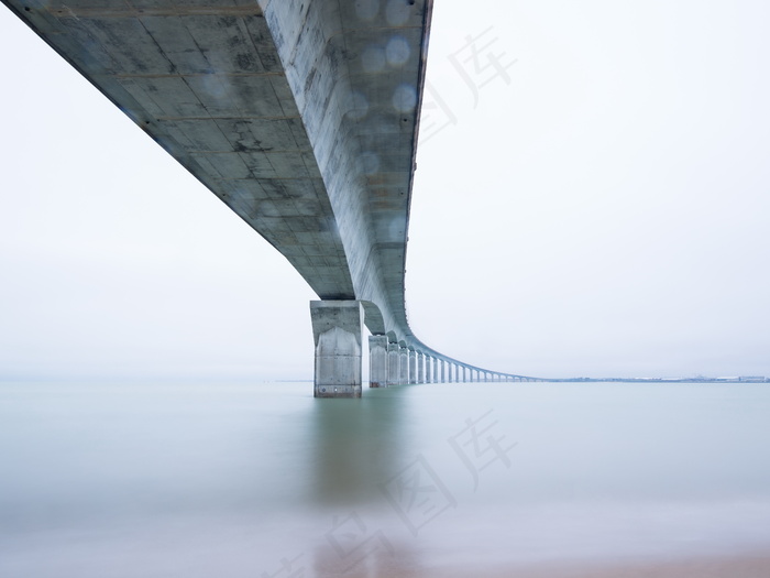 跨海大桥桥墩图片
