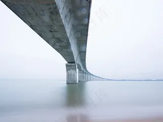 跨海大桥桥墩图片