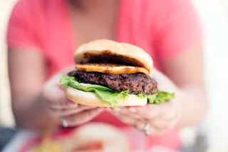 黄色美味汉堡摄影素材