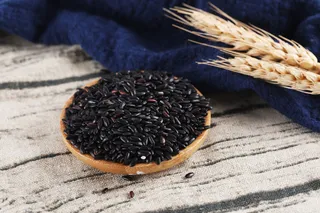 黑色大米摄影图片
