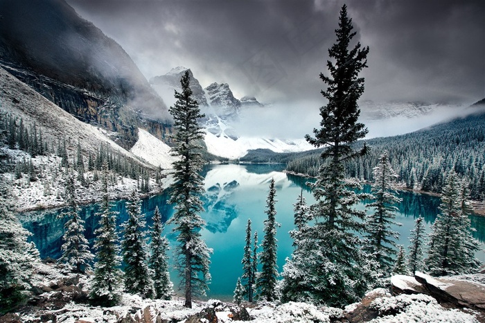 雪色湖面高清山水风景图片