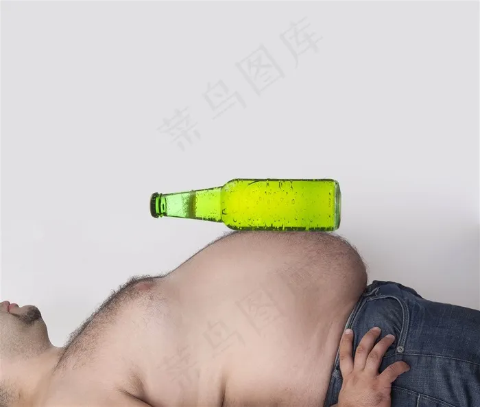 躺着的肥胖男人