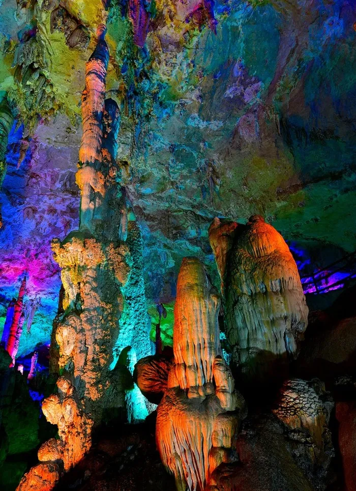 云南九乡溶洞风景图片