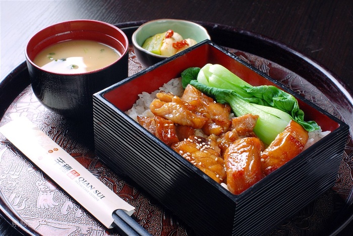 中华美食饭照烧鸡肉饭实拍摄影图