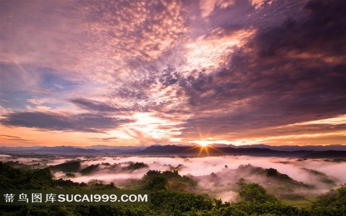 中国*落日余晖的山脉唯美风景