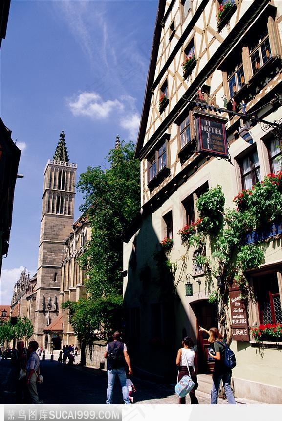 巷子古堡花草树木游人