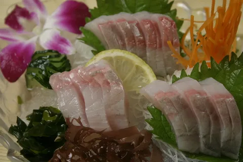 黄狮鱼生鱼片_   黄狮鱼生鱼片_