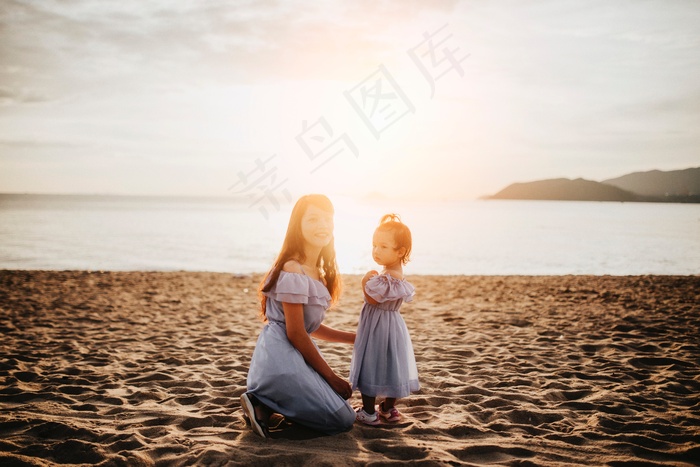 海边亲子装图片