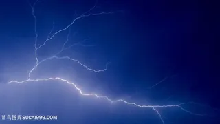 闪电唯美风景画壁纸