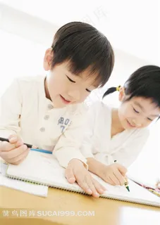 儿童摄影模版 正在画画的小朋友高清特写