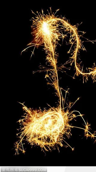 夜空中燃放的音乐符号烟花