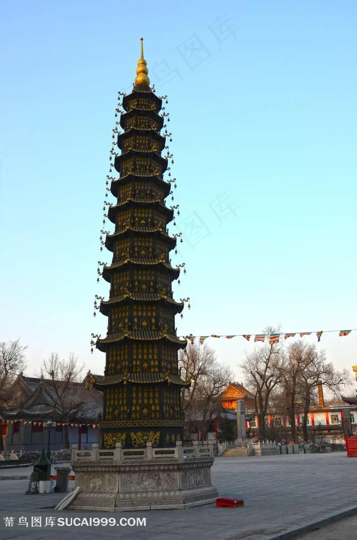 高耸的佛宝塔摄影图片