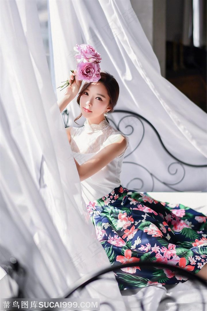 拿着鲜花的韩国美女朴秀妍高清图片