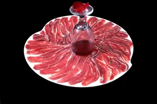 美食红酒浸牛展肉