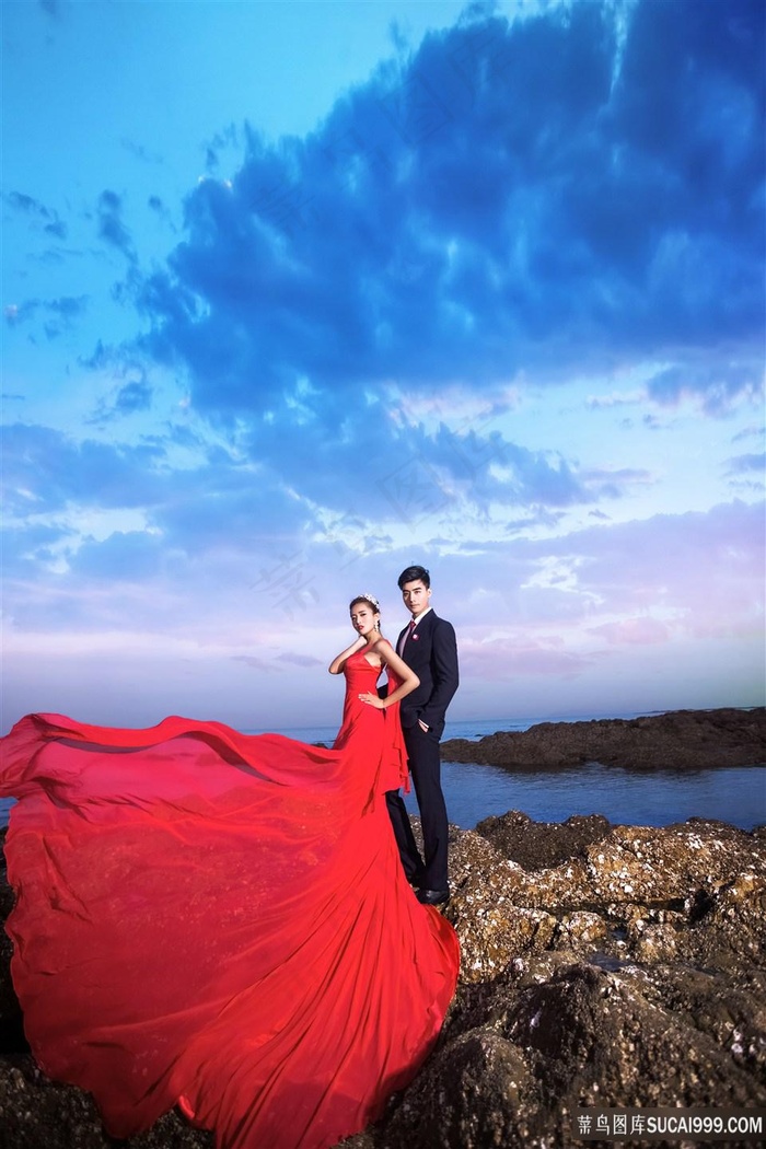 海边红裙情侣写真