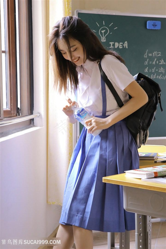 穿着校服的女学生图片