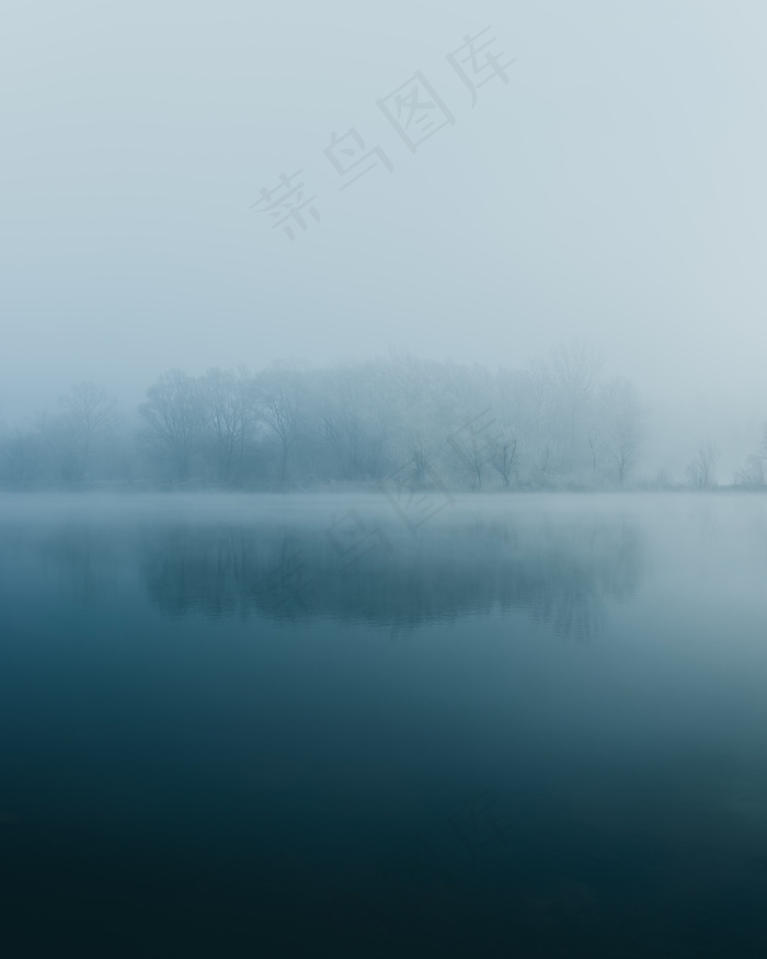 朦胧意境湖泊风景图片