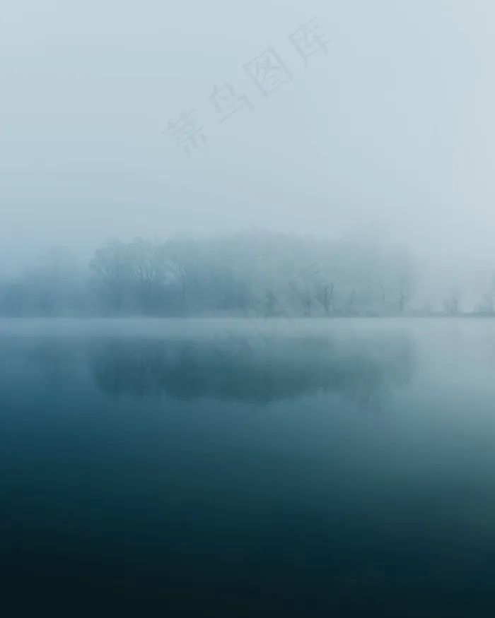 朦胧意境湖泊风景图片