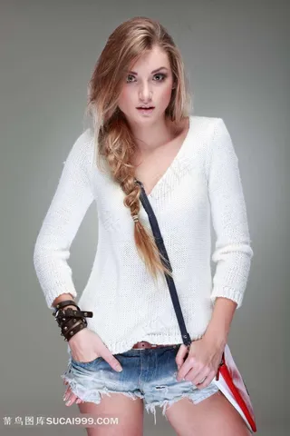 齐b小短裤美女图片