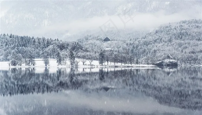 冬天下雪时的美景素材