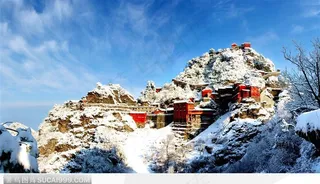 武当山天柱峰银装素裹图片