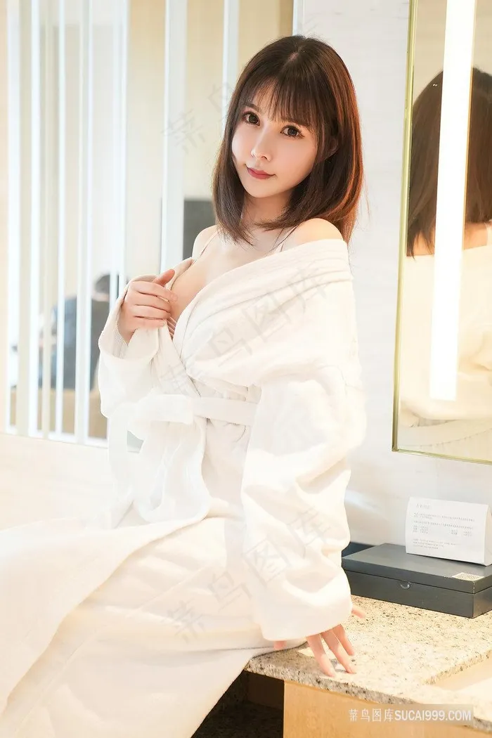 酒店韩国裸体美女浴袍写真图片
