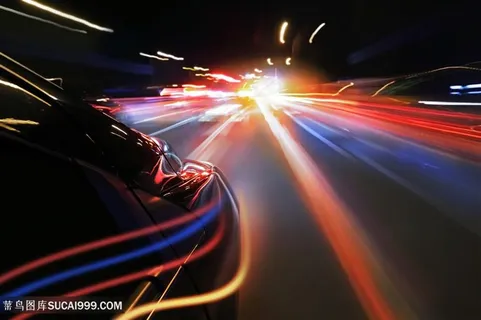 动感行驶的汽车光线车图片 动感行驶的汽车光线车图片