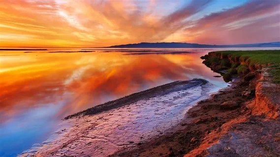 美丽的夕阳照耀在海面上的景色图片 美丽的夕阳照耀在海面上的景色图片